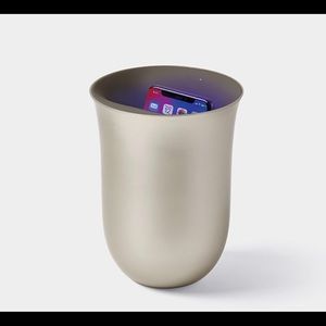 Oblio wireless charger and UV cleaner